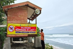 Jelang Lebaran, Tim SAR Gunungkidul Cek Kesiapan Peralatan untuk Pertolongan Laka Laut