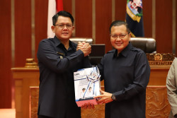 Serahkan LKPJ, Danang Ungkap Sejumlah Peningkatan Indikator Kinerja Makro