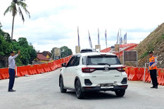 H+4 Lebaran, Ribuan Kendaraan Memadati Area Pintu Tol Jogja-Solo Ruas Tamanmartani Sleman