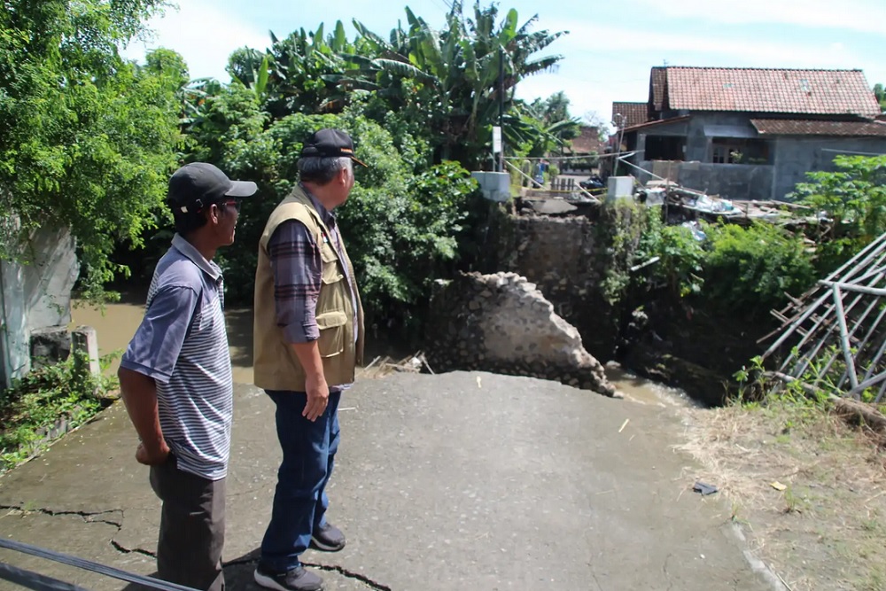 Jembatan Penghubung Kampung di Klaten Terputus karena Arus Deras