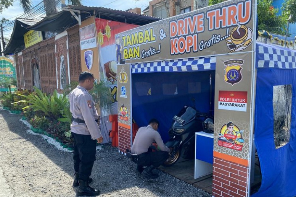Polres Kulonprogo Sediakan Layanan Tambal Ban Gratis untuk Pemudik