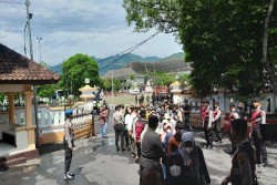 Terkait Pembangunan Pabrik Semen, Ratusan Warga Pracimantoro Wonogiri Datangi Gedung DPRD