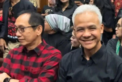 Beri Dukungan, Ganjar Hadiri Persidangan Hasto Kristiyanto