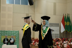 UNISA Yogyakarta Wisuda 333 Mahasiswa, Rektor dan Pimpinan  Pusat Aisyiyah Sampaikan Pesan Inspiratif