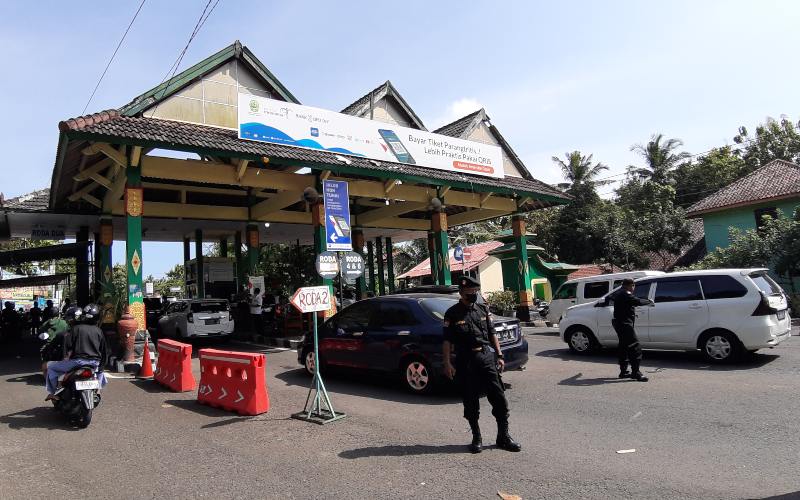 6.055 Wisatawan Padati Kawasan Pantai Parangtritis pada Jumat 18 April 2025