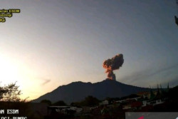 Gunung Marapi Erupsi Semburkan Material 1.000 Meter