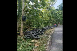 Sering Terjadi Kecelakaan Fatal, Warga Berinisiatif Memasang Ban Bekas Sebagai Pengaman di Jalur Ekstrem di Bukit Paralayang Gunungkidul