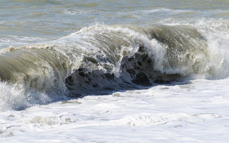 Waspada Gelombang Tinggi di Pantai Selatan DIY hingga 25 April 2025