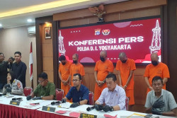 Uang Palsu Rp12,8 juta Dibeli dengan Uang Asli Rp4 Juta, Jaringan di Sleman dan Jogja Dibongkar Polisi