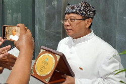 GP Ansor Beri Anugerah Penghormatan Martabat Kemanusiaan untuk Mendiang Paus Fransiskus
