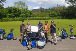 Jelang Waisak 2025, Kawan Lama Solution Bersihkan Candi Borobudur Lewat Program Solusi Bersih