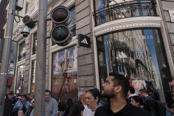 Pemadaman Listrik Massal di Spanyol dan Portugal, Lalu Lintas Kacau hingga Warga Terjebak di Lif