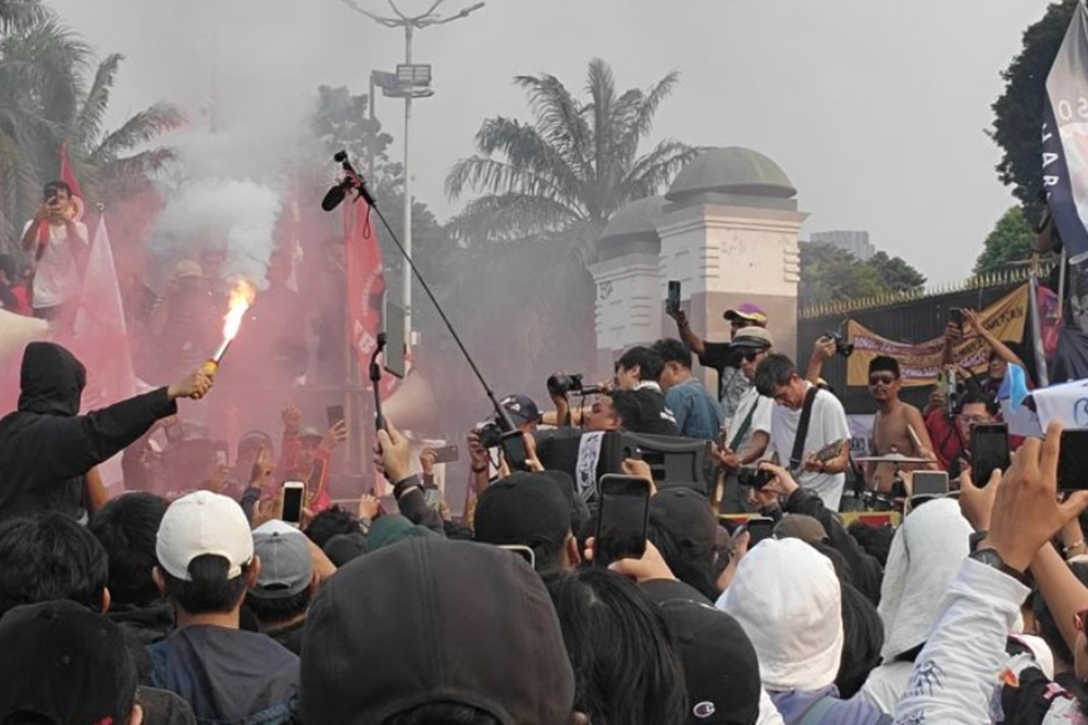 Ikut Demo Hari Buruh, The Brandals Manggung di Depan Gedung DPR