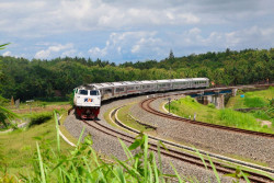Kelok Mertan View Kulonprogo Jadi Panggung Baru Wisata Berbasis Kereta Api