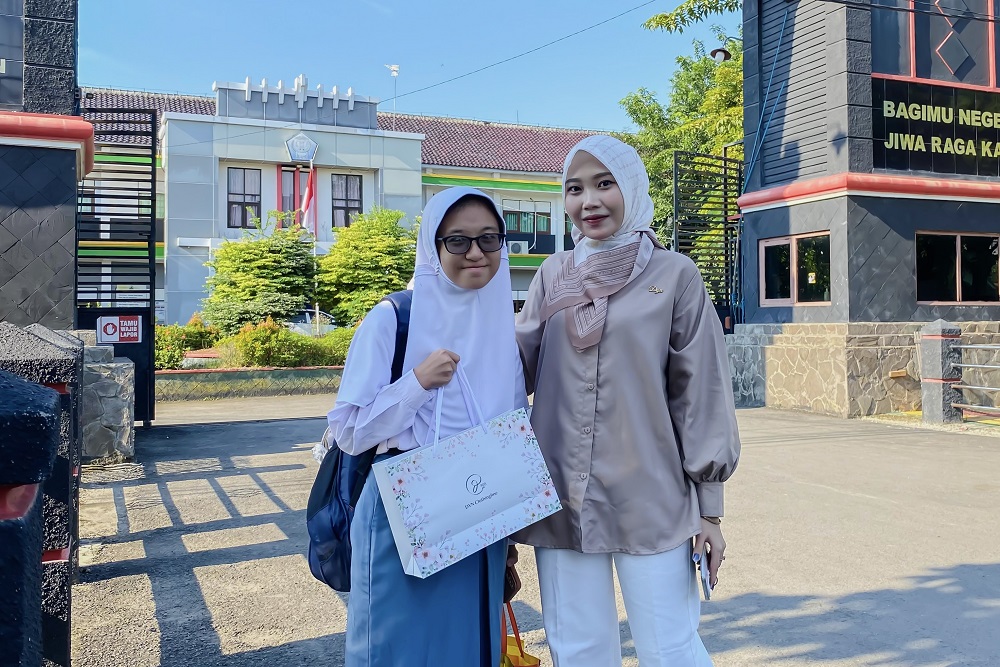 Sambut Hardiknas 2025. DYN Clothingline Berikan Diskon dan Hadiah untuk Pendidik dan Pelajar