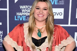 Penyanyi Kelly Clarkson Merilis Lagu Terbarunya, Where Have You Been