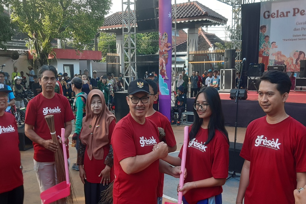 Gresek Jumat Wage Perkuat Peran Sekolah Mengelola Sampah