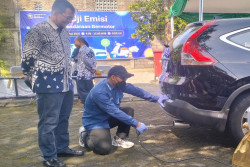 Jaga Kualitas Udara di Lingkungan Kampus, Kendaraan Dosen dan Mahasiswa Diuji Emisi