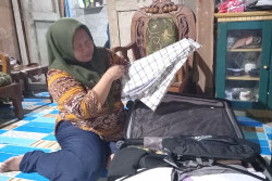 KISAH INSPIRATIF: Kartini, Penjaga Warung Sayur yang Naik Haji Tahun Ini