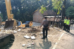 Truk Bermuatan Batu Alam Kecelakaan Tunggal di Piyungan, Sopir Meninggal di Tempat