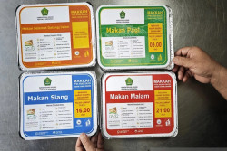 Paket Makanan untuk Jemaah Haji Indonesia Disajikan dalam Empat Warna Wadah