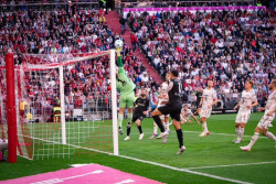 Bayern Muenchen vs Monchengladbach Berakhir dengan Skor 2-0 untuk Kemenangan Muenchen