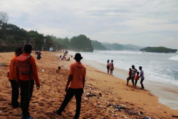 Libur Long Weekend Waisak, Kawasan Pantai Gunungkidul Dipadati Pengunjung