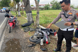 Terobos Lampu Merah, Daihatsu Blind Van Tabrak Dua Motor di Sukoharjo, Satu Meninggal Dunia dan 3 Luka