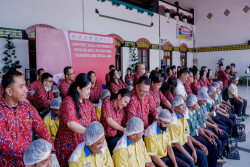Jaringan Hotel Swiss-Belhotel International Wilayah Jogja, Solo dan Semarang Gelar Aksi Sosial Berbagi Kebahagiaan kepada Porter di Stasiun Tawang