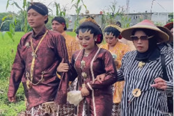 Enam Pasangan di Bantul Nikah Bareng Gratis, Maharnya Bebek