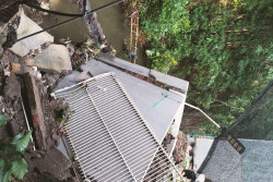 Dampak Hujan Petir Disertai Angin Kencang di Sleman, dari Pohon Tumbang, Longsor hingga Sepeda Motor Hanyut Terbawa Banjir