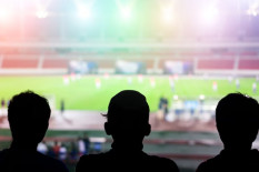 Laga PSS Sleman Vs Persija Jakarta Terhenti karena Suporter Nyalakan Smoke Bomb dan Flare