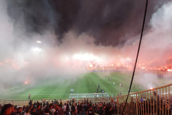 PSS Sleman Menang 2-1 Lawan Persija Jakarta, Ini Foto-Foto Stadion Maguwoharjo Penuh Kabut Flare