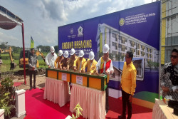 DPP Golkar Bangun Asrama Santri di Kampus Terpadu Muallimin, Bahlil: Ini Amal Jariah, Bukan Transaksi Politik