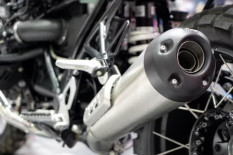 Knalpot Motor Anda Bau Menyengat? Berikut Trik dan Tips Mengatasinya