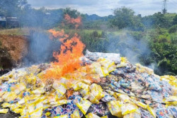 Ribuan Permen MarshmallowDimusnahkan, Diduga Mengandung Gelatin Babi