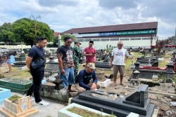 Top Ten News Harianjogja.com, Senin 19 Mei 2025: Perusakan Makam di Bantul, Rute Baru DAMRI Jogja-Semarang, Jogja Mulai Diserbu RombonganStudy Tour