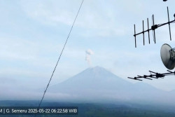 Gunung Semeru Meletus Lagi Pagi Ini, Tinggi Letusan Capai 700 Meter