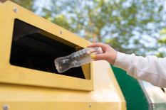 Menteri LH Hanif Faisol Minta Pembatasan Impor Bahan Plastik Bar