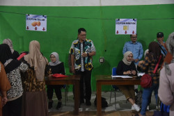 Dinsos Gelar Pasar Murah di Candibinangun, Harga Telur Rp20.000 per Kg, Minyak Goreng Rp12.000 per Liter