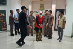 Kepala Dinkes Karanganyar Langsung Ditahan Seusai Ditetapkan Tersangka Korupsi Pengadaan Alkes