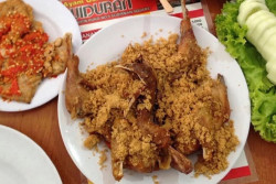 Viral Ayam Goreng Widuran Solo  Disebut Non Halal, Manajemen Minta Maaf