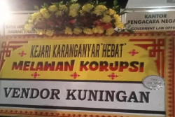 Dinilai Berhasil Ungkap Dugaan Korupsi Pembangunan Masjid Agung Madaniyah, Kantor Kejari Karanganyar Dibanjiri Karangan Bunga