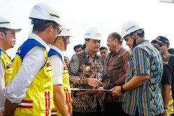 Ahmad Luthfi Cek Kolam Retensi Terboyo dan Sriwulan, Tanggul Laut akan Difungsionalkan pada Januari 2026