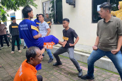 Polisi Menggelar Rekonstruksi Kasus Pesilat Remaja yang Meninggal di Boyolali, Korban Ditendang Dua Kali Lalu Pingsan