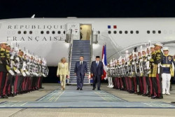 Presiden Prancis Emmanuel Macron Tiba di Jakarta Disambut Atraksi Musik dan Tarian Tradisional Betawi
