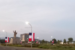 Jelang Kunjungan Presiden Macron ke Magelang, Bendera Indonesia-Prancis Menghiasi Bandara YIA di Kulonprogo