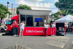 Sambangi Kota Jogja, LG Lifes Good Truck Kenalkan Produk Premium di Depan Gebung TBY