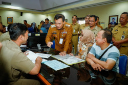 Tinjau Posko SPMB, Ahmad Luthfi Pastikan Profesionalisme Petugas
