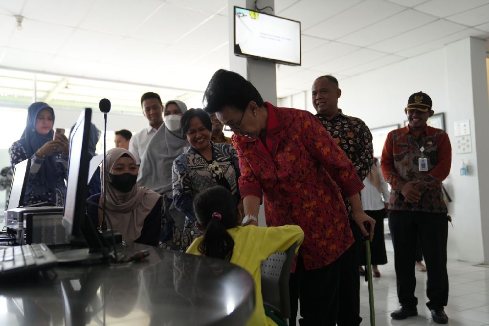 Tinjau Tiga Layanan Publik di Sleman, Anggota DPD RI GKR Hemas: Banyak Kemajuan